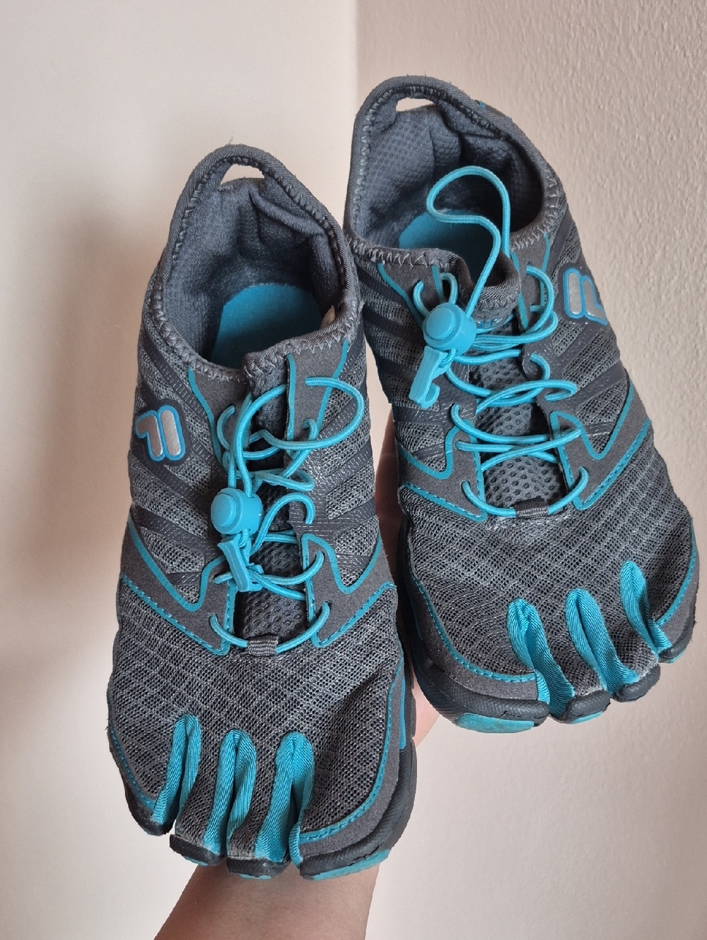 Fila Skele Toes Barefoot Wide Toe Shoes Womens Size 7